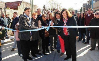 Quilmes: inauguraron pavimentaci�n y nuevas luminarias en Ezpeleta