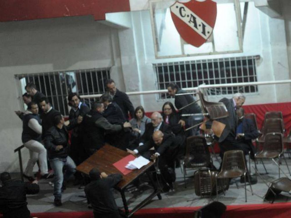 Serios incidentes en la Asamblea Roja