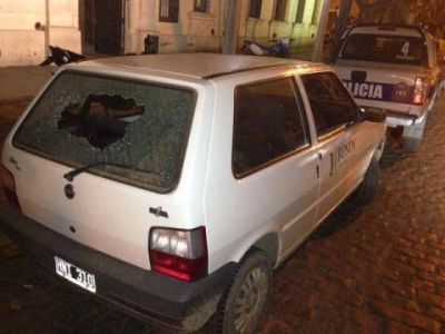 EXCLUSIVO: VENDIAN ALCOHOL EN UNA CASA PARTICULAR TRAS SER INSPECCIONARON ROMPIERON AUTO MUNICIPAL