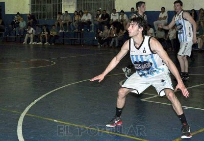 Cuatro jugadores de Ferro se accidentaron en Azul