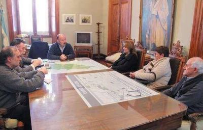 EL INTENDENTE SE REUNI� CON MIEMBROS DE LA COMISI�N RESTAURADORA DE LA IGLESIA CATEDRAL