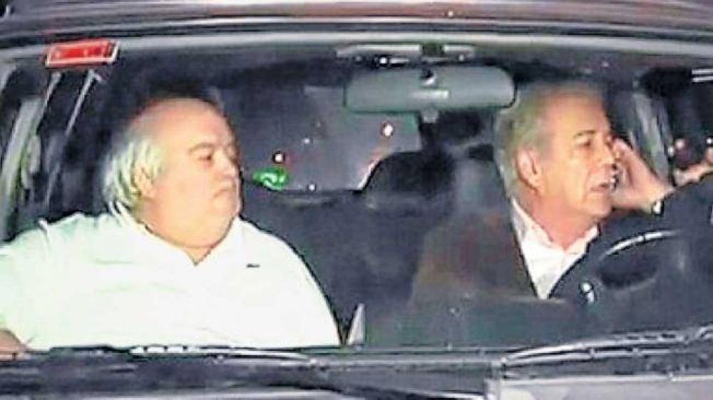 Carbonetti pag� las multas y se fue el funcionario que lo ayud�