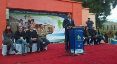 Capitanich inaugur� viviendas en S�enz Pe�a y Gancedo