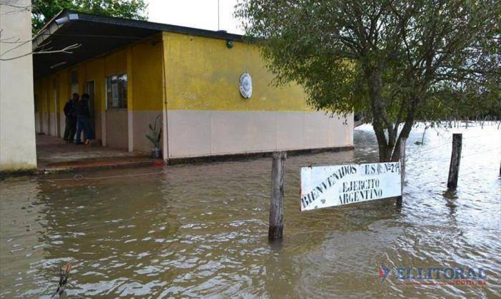 En las islas, el agua se apoder� de casas, caminos, chacras y ganado
