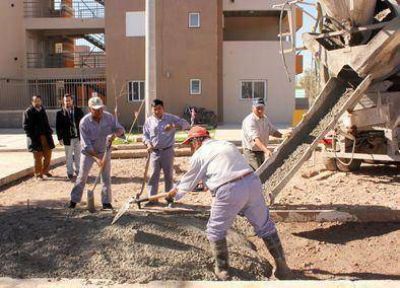 Avanza pavimentaci�n en calle Macedonio Graz