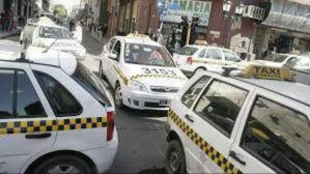 Taxistas levantaron el sitio con promesas de di�logo 