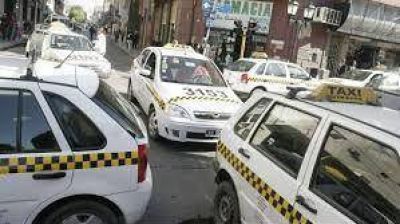 Taxistas levantaron el sitio con promesas de di�logo 