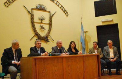 Entregaron diplomas a m�dicos residentes