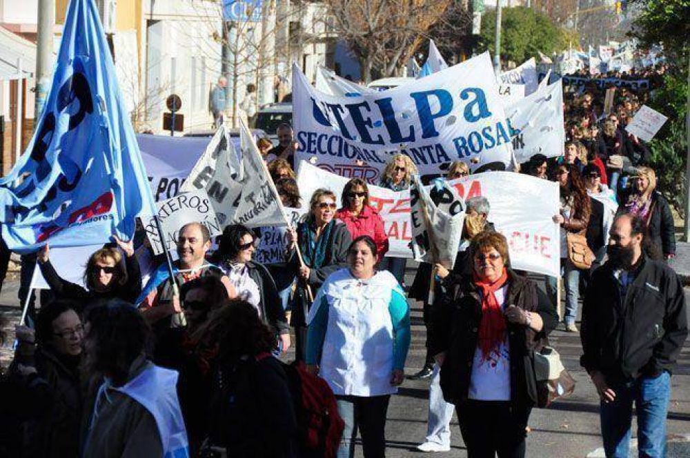 El Gobierno le descont� el d�a de paro a los docentes