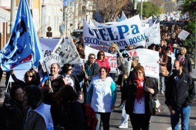 El Gobierno le descont� el d�a de paro a los docentes