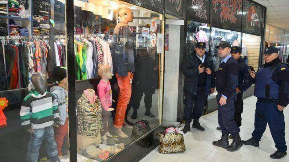 Detuvieron a las Varas despu�s de desvalijar un local en la galer�a Pic�n