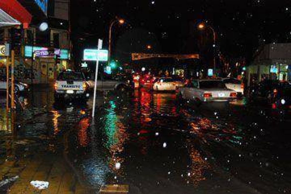 M�s de 14 cortes en la ciudad por calles anegadas