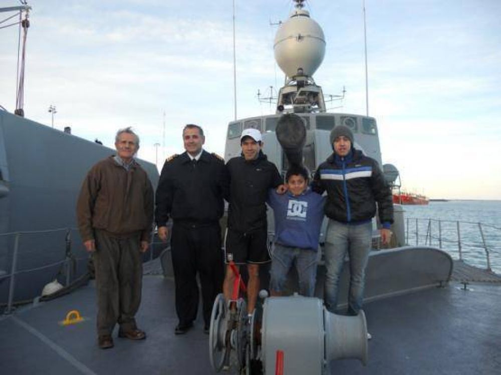 Dos buques de la Armada visitaron Puerto Deseado