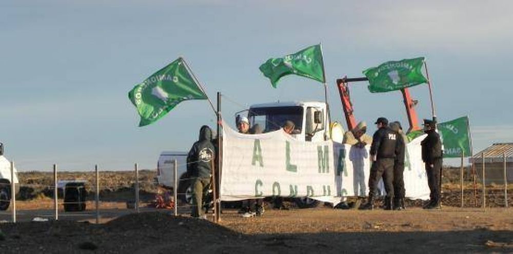 Camioneros abandonan el proyecto Cerro Moro