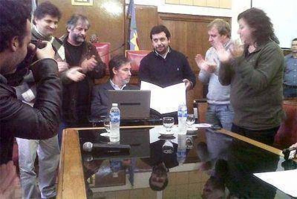 Distinguen al diputado Jorge Rivas por su compromiso social