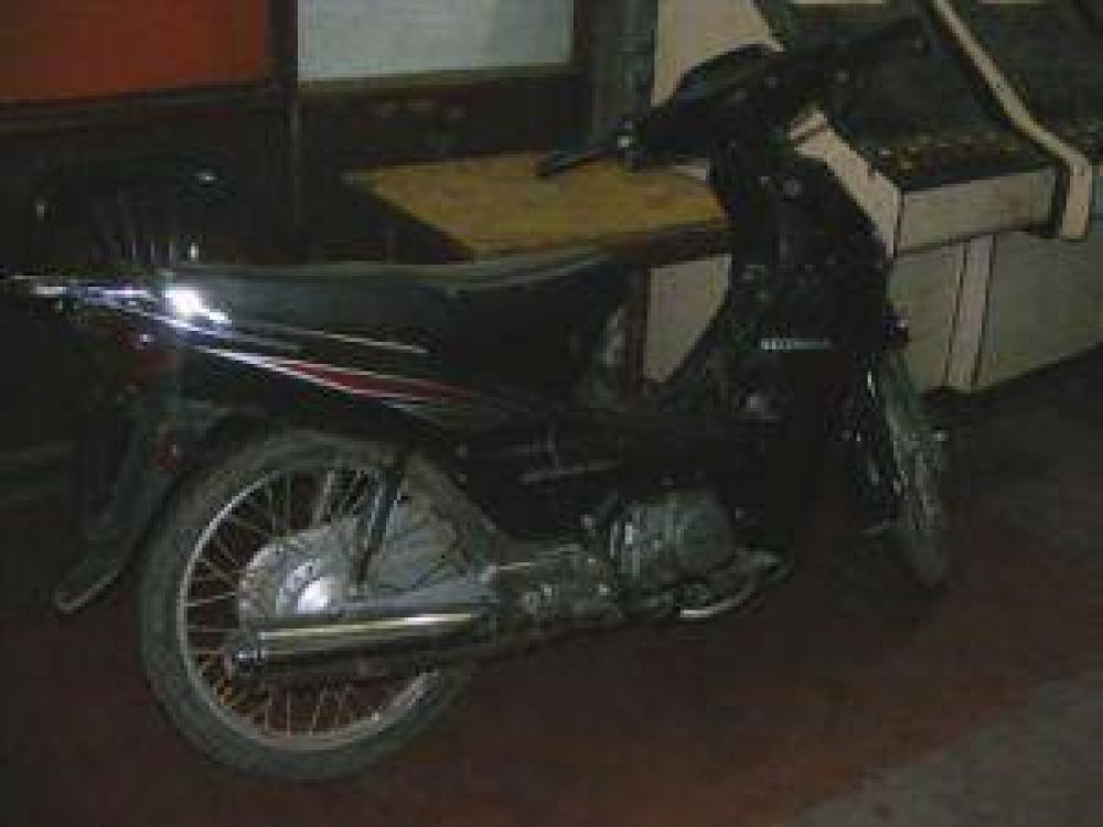 El colmo: intr�pidos ladrones le roban la moto y la cartera a una polic�a