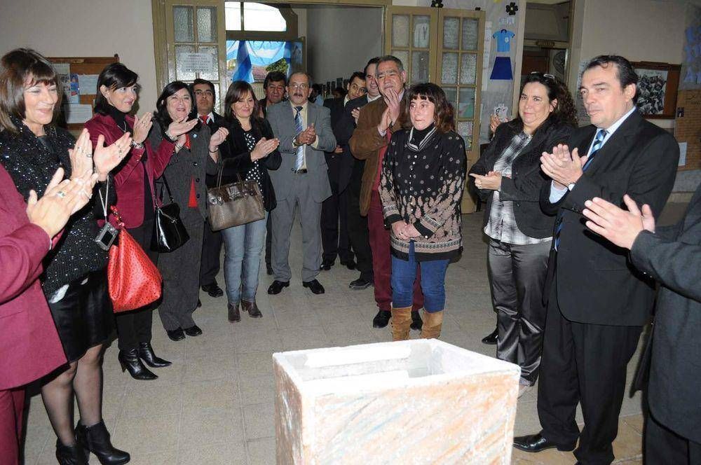 Niccolai presidi� el acto con el que se oficializ� la declaraci�n de Monumento Hist�rico de la Escuela T�cnica N� 2