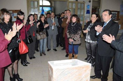 Niccolai presidi� el acto con el que se oficializ� la declaraci�n de Monumento Hist�rico de la Escuela T�cnica N� 2