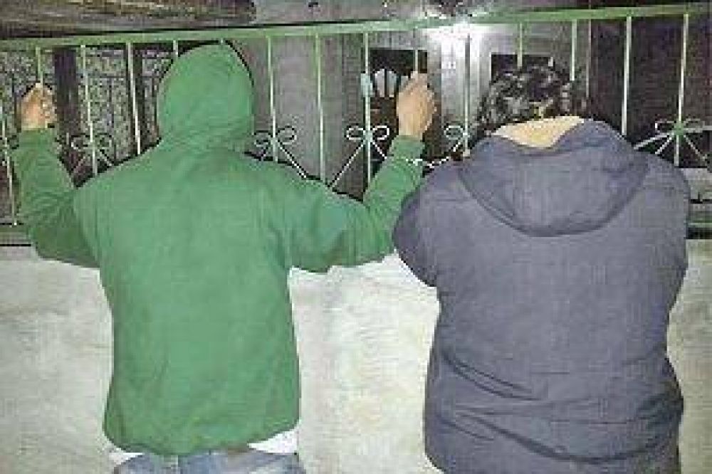 Dos detenidos con coca�na en el barrio 8 de Abril