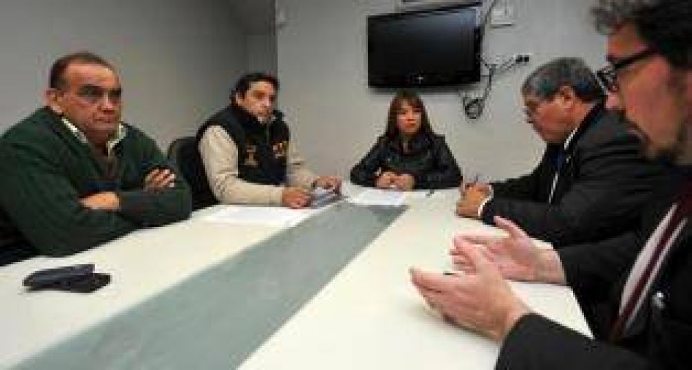El servicio de taxis funcionar� cuando se eliminen las mafias, coinciden concejales y taxistas