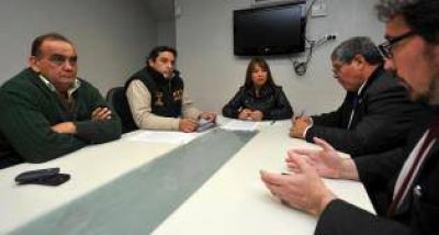 El servicio de taxis funcionar� cuando se eliminen las mafias, coinciden concejales y taxistas