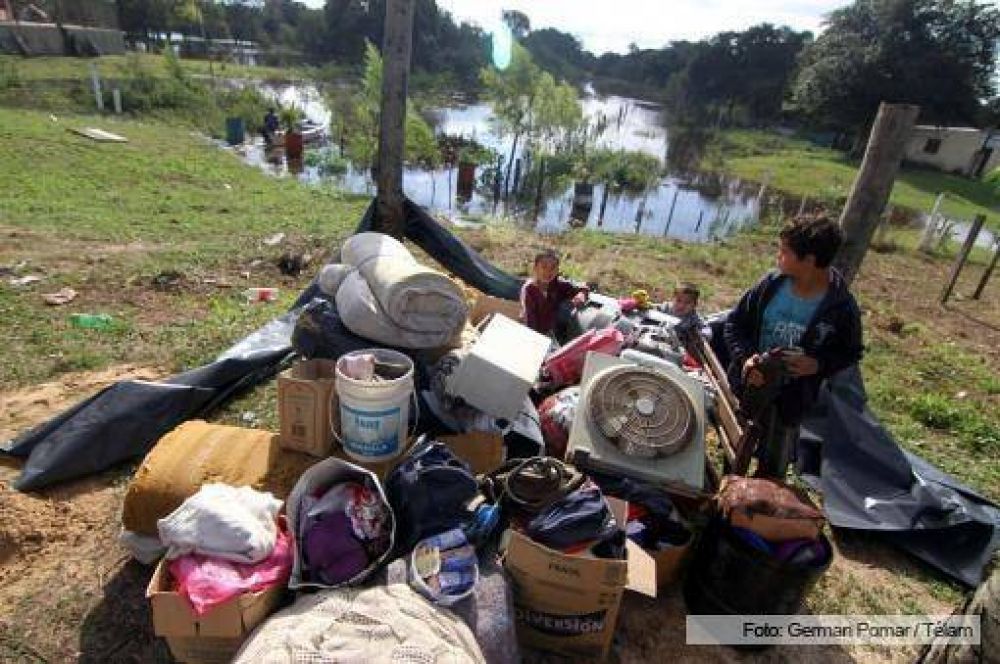Unas 1300 personas son evacuadas en Chaco ante la crecida del Paran�