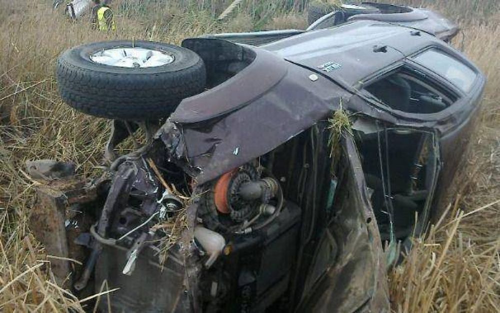 Atendi� el celular y volc�: muri� y su esposa est� herida