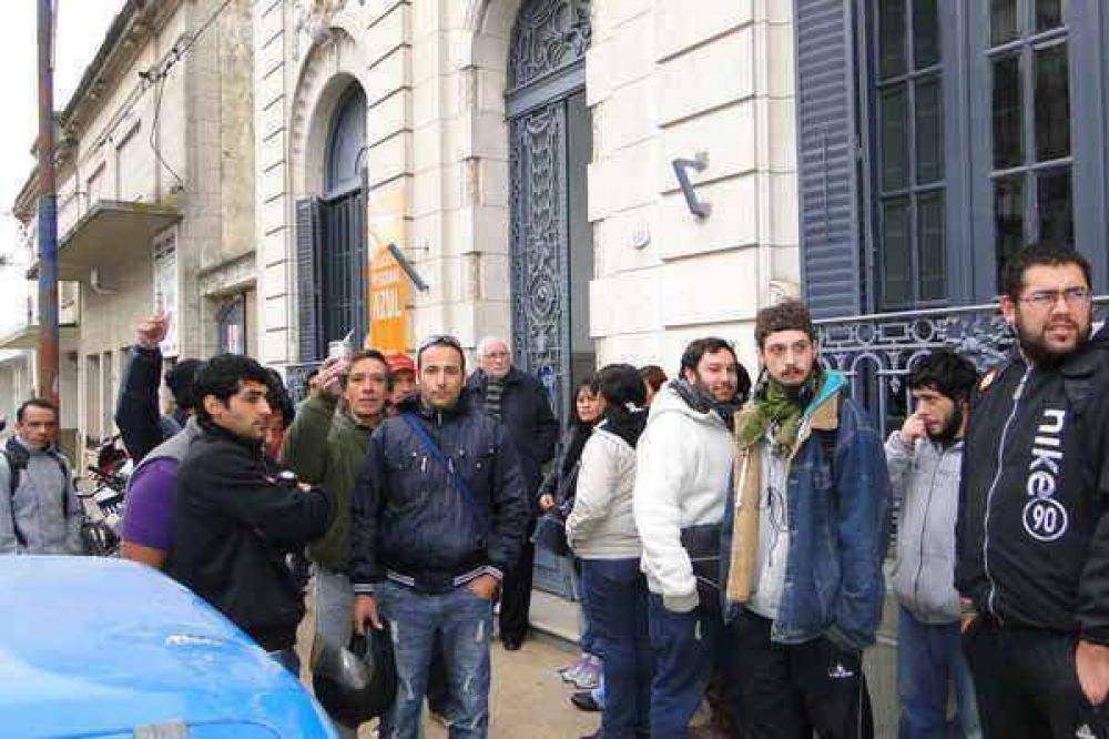 "NOS EST�N QUITANDO EL DERECHO A TRABAJAR"