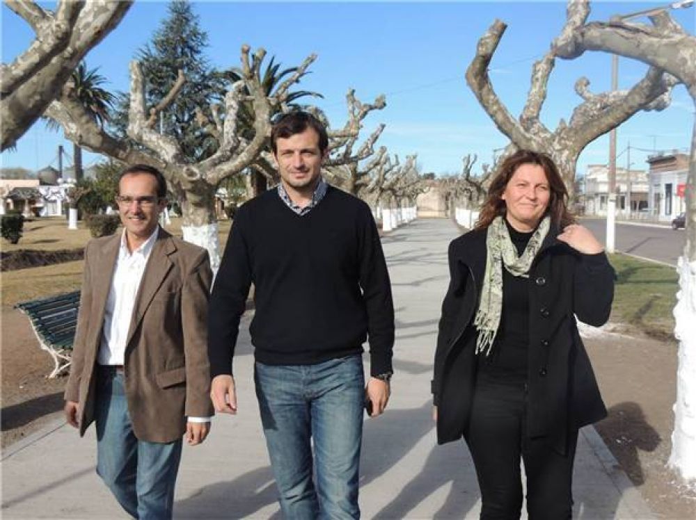 El intendente y sus candidatos para las Primarias comenzaron la campa�a caminando