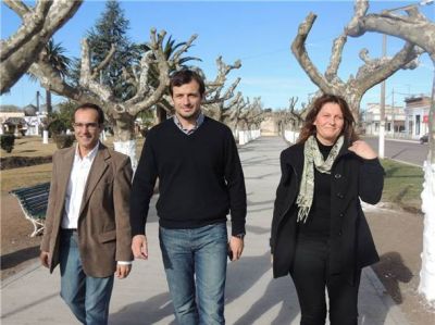 El intendente y sus candidatos para las Primarias comenzaron la campa�a caminando