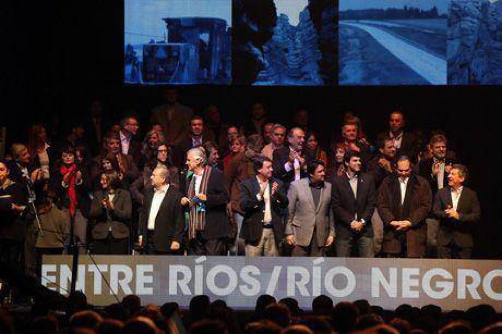 Weretilneck y Pichetto asistieron a la presentaci�n de candidatos del FpV