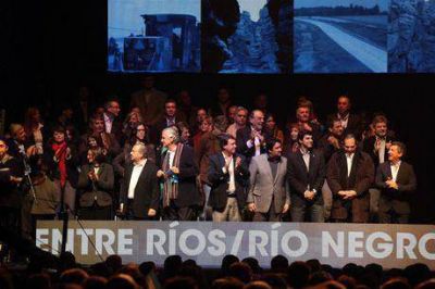 Weretilneck y Pichetto asistieron a la presentaci�n de candidatos del FpV
