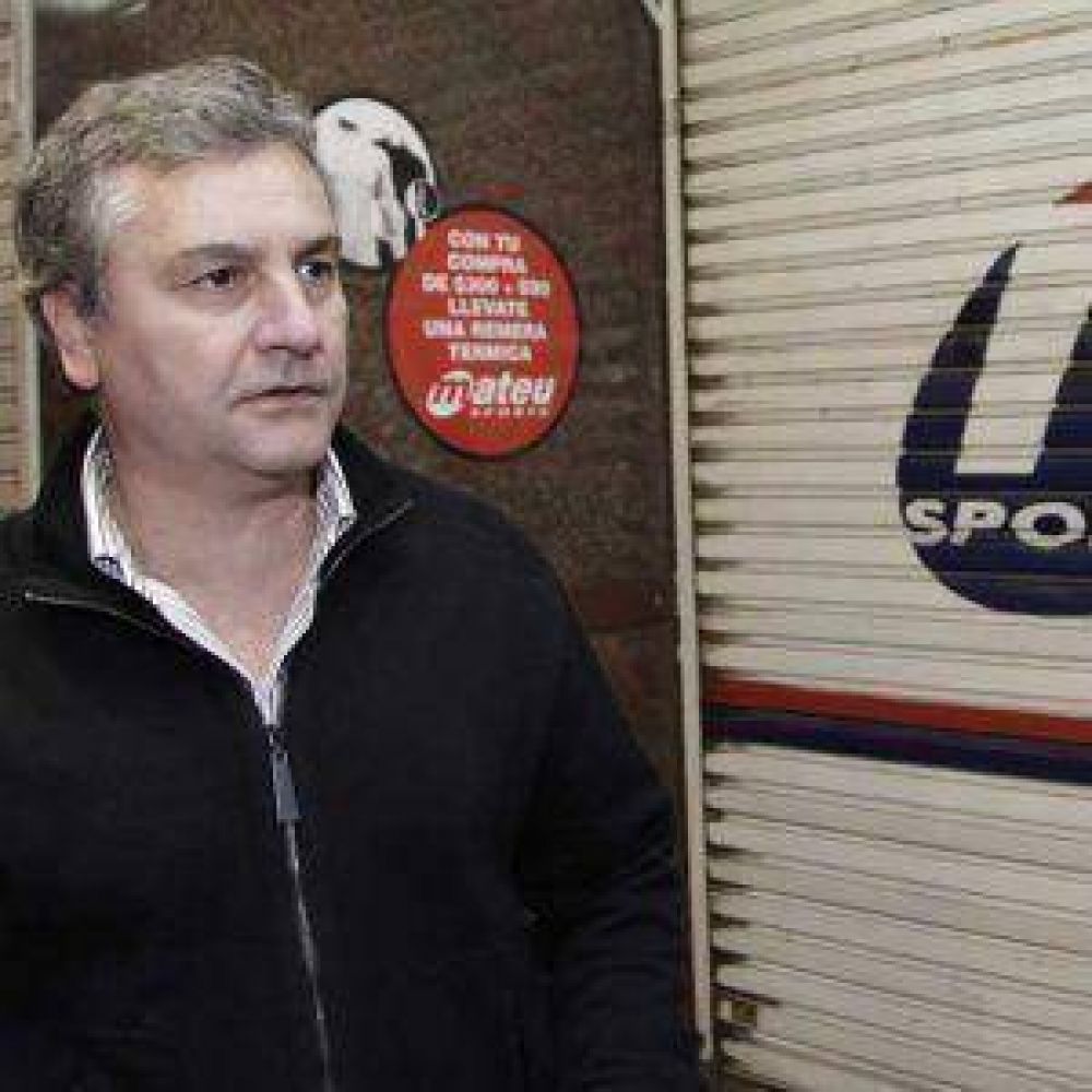 Encapuchados le pegan culatazo a una cajera en asalto a casa deportiva
