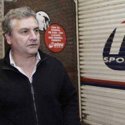 Encapuchados le pegan culatazo a una cajera en asalto a casa deportiva