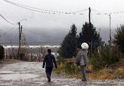 Acusaciones y desmentidas por el reparto de garrafas en Bariloche