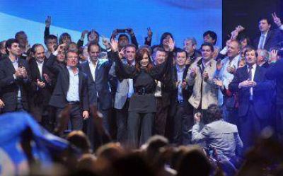 CFK-Scioli: abrazo que ilusiona al sciolismo