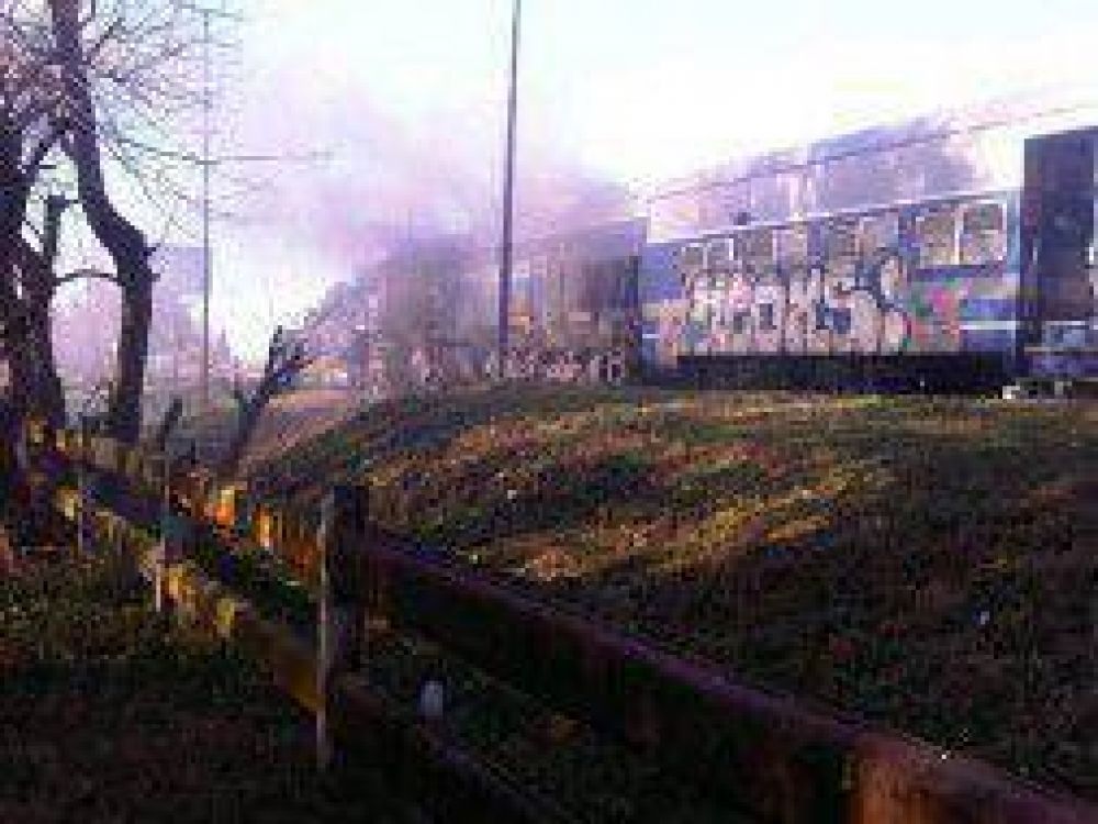 Incendio en un tren del Ferrocarril Roca en La Plata