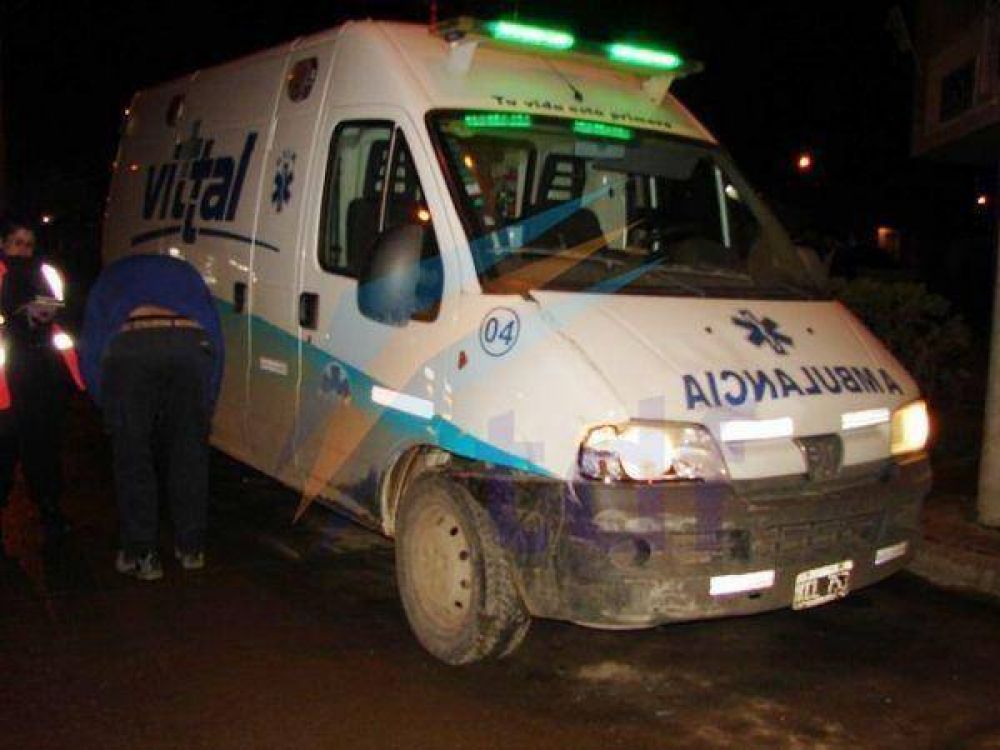 Autom�vil choc� contra una ambulancia en emergencia