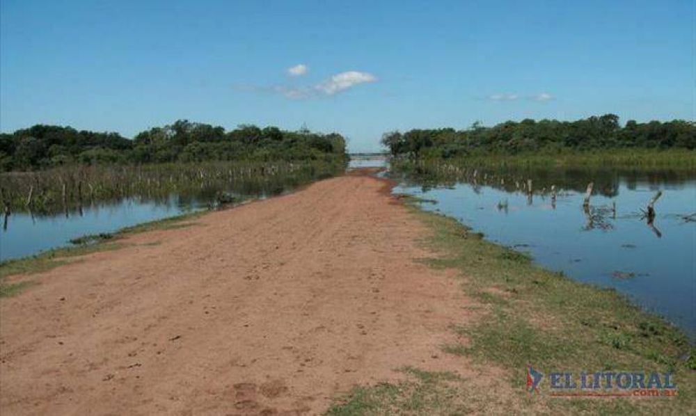 El r�o hizo desaparecer la ruta que un�a a los parajes de la isla Apip� Grande