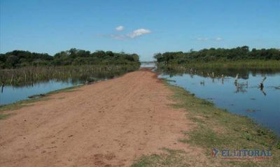 El r�o hizo desaparecer la ruta que un�a a los parajes de la isla Apip� Grande