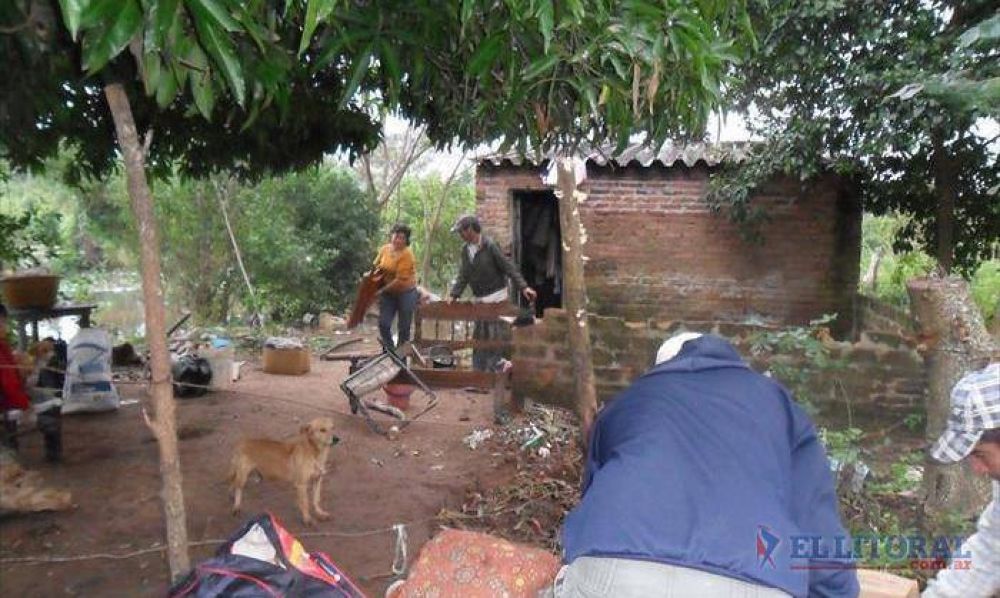 En Itat� ya son 32 las familias evacuadas y varias localidades contin�an en alerta