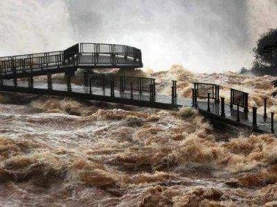Baj� el caudal de agua, pero anuncian lluvias y rige el alerta para todo el Litoral