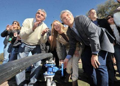 Ya funciona el primer tramo del acueducto de Nogol�