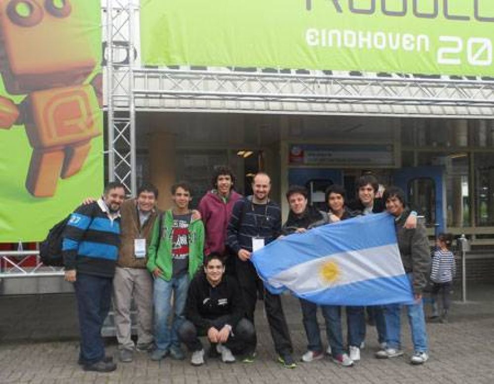 "Cuesti�n de l�gica" termin� cuarto en la Robo Cup 2013