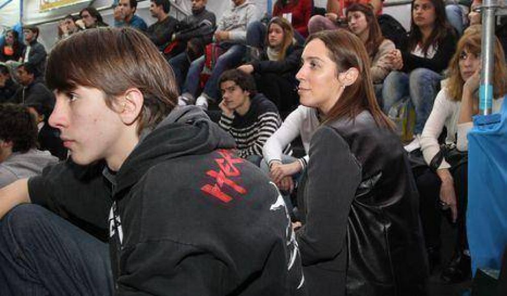 "Acompa�amos a los j�venes en su primer empleo"