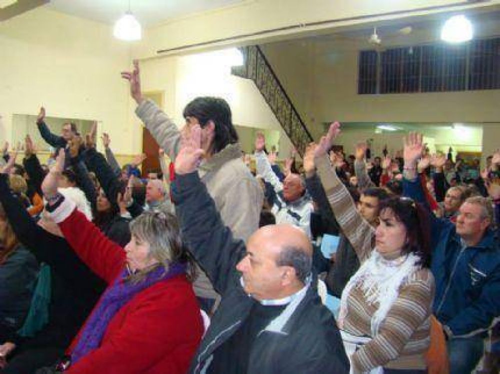 Afiliados de SUTERyH aprobaron la gesti�n de Juan Domingo Rodr�guez en concurrida asamblea