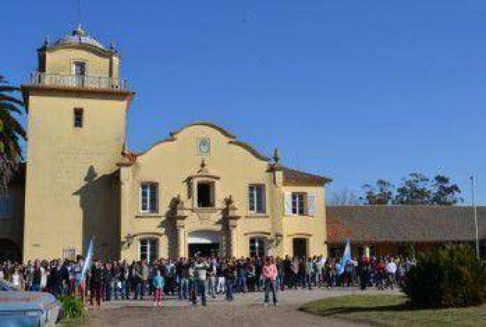 Escuela Agr�cola de Miramar festej� su 65� aniversario