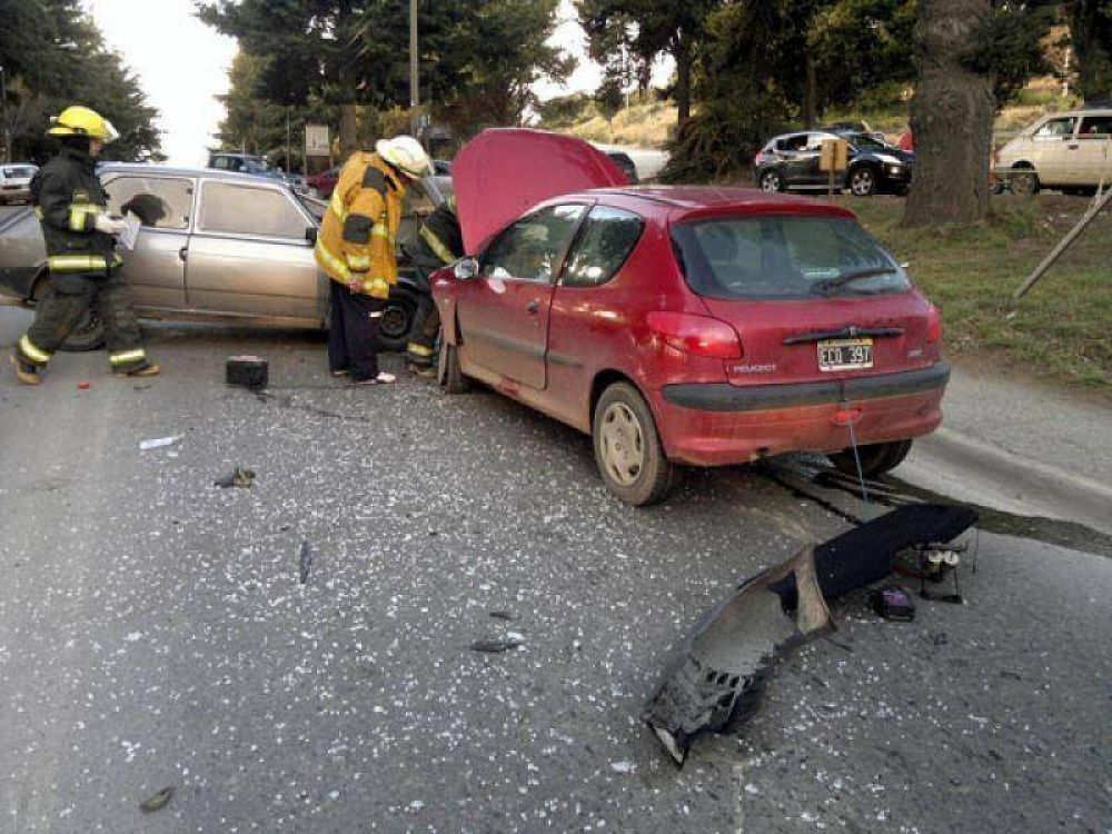 Conductor en aparente estado de ebriedad provoc� triple choque y sufri� heridas