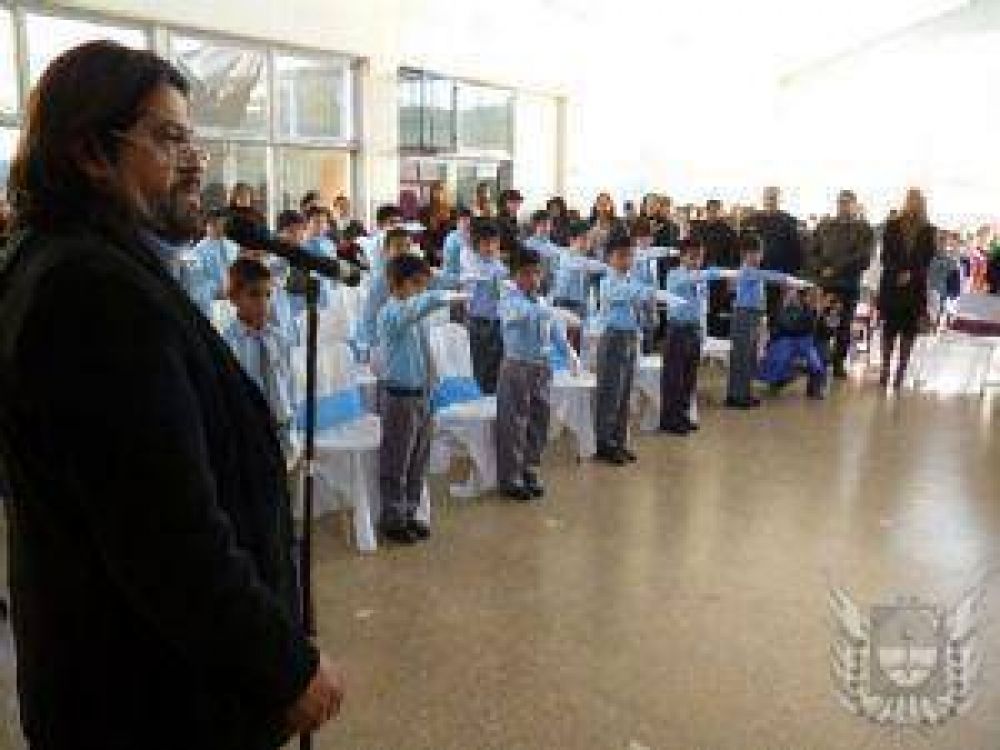 Ariza pidi� a los padres que apoyen la tarea educativa de sus hijos