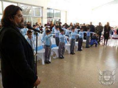 Ariza pidi� a los padres que apoyen la tarea educativa de sus hijos